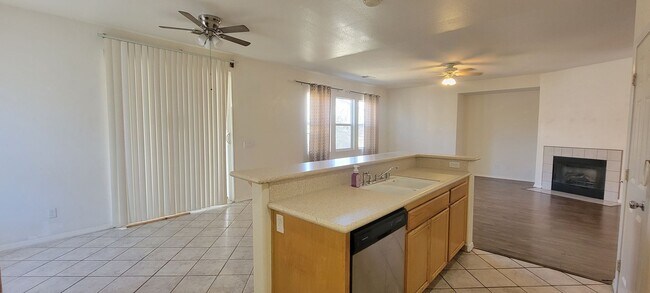 Building Photo - Gorgeous Single Story Home