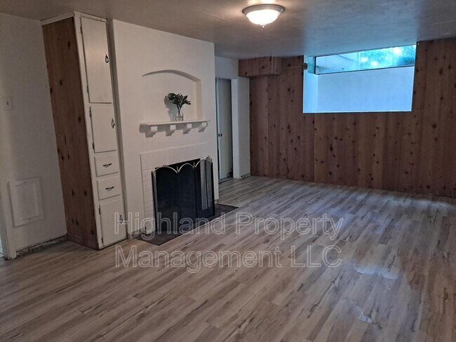 Building Photo - 1000 NE Creston Ln