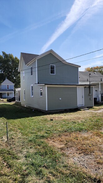 Building Photo - 2119 S Walnut St