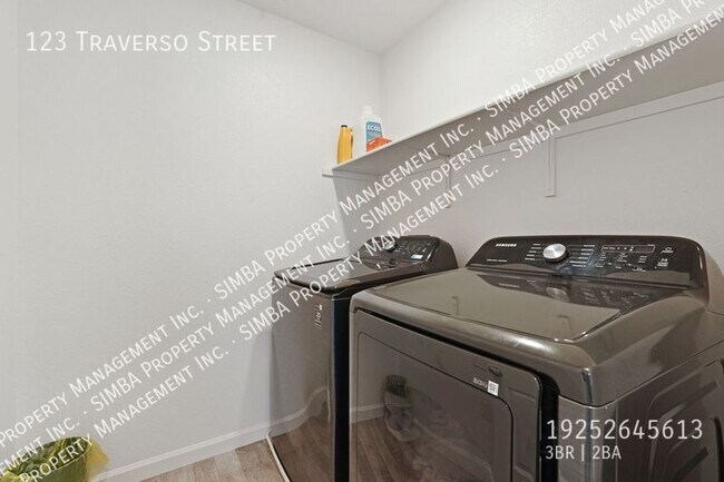 Building Photo - 123 Traverso St.