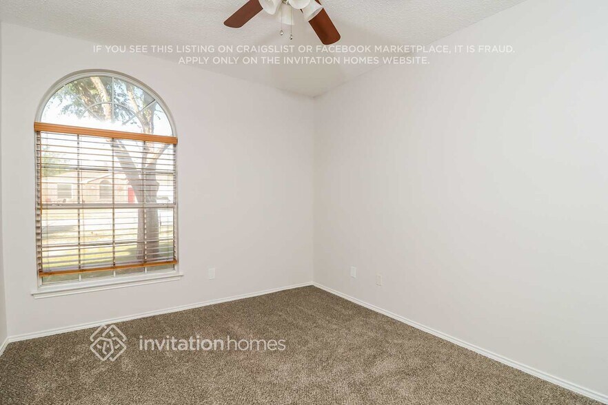 Building Photo - 632 Creekview Dr
