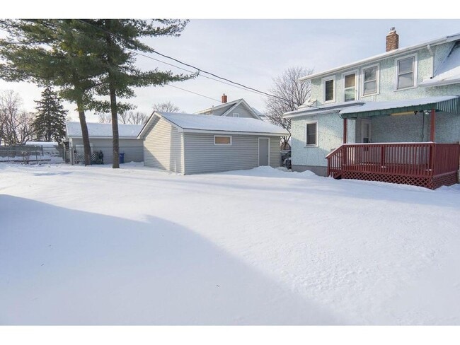 Building Photo - 890 Arkwright St N