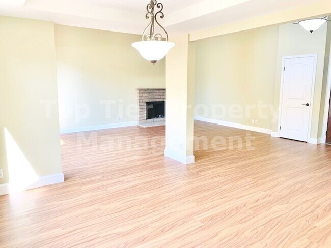 Building Photo - 135 Northcreek Cir