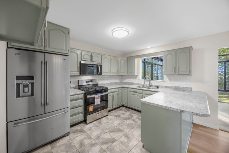 Building Photo - 1755 Fountainbleu Dr