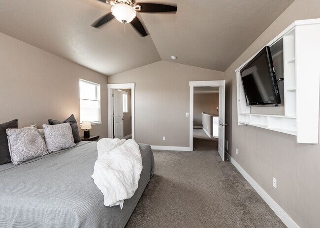 Building Photo - D20 4 Bed Home in The Farm