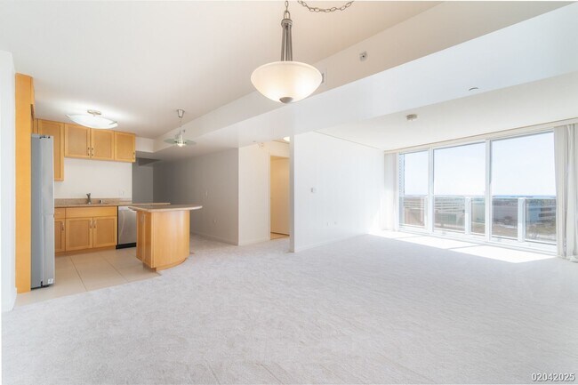 Building Photo - 2 BD/2 BA/2 Parking Condo in the Moana Pacific
