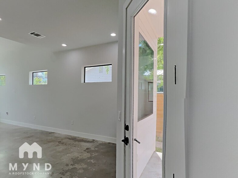 Building Photo - 2820 Prado St