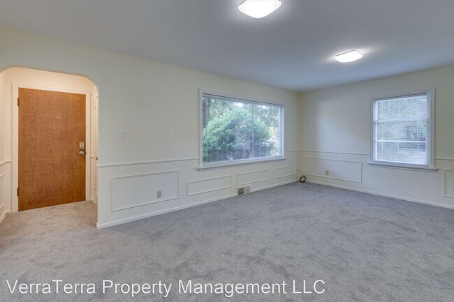 Building Photo - 3 br, 2 bath House - 7658 NE 12th St