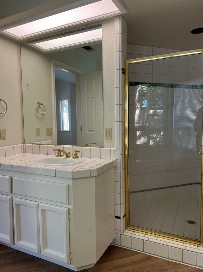 Building Photo - COMPLETELY REMODELED 3 BEDROOM HOUSE IN W. ROSEVILLE!!