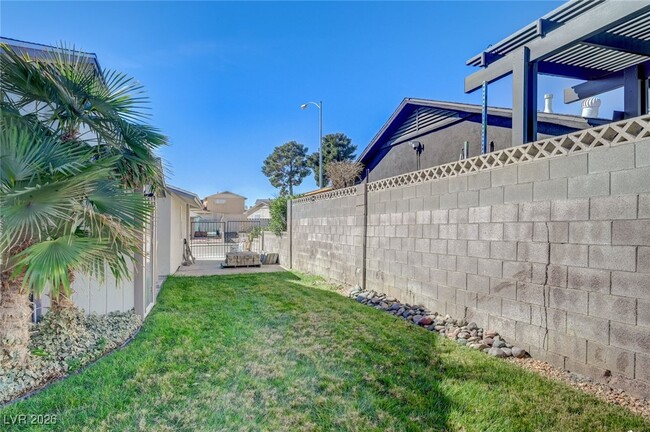 Building Photo - 4830 El Escorial Dr