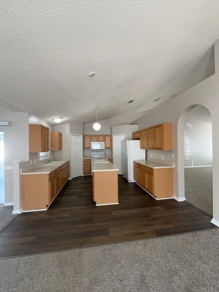 Building Photo - 841 Sun Ridge Village Dr