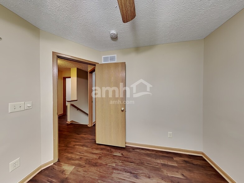 Building Photo - 1363 Wild Horse Dr