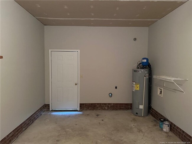 Building Photo - 8516 Amish Dr
