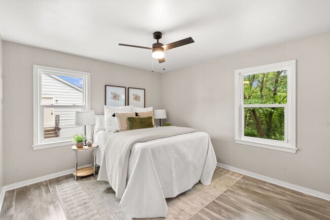 Building Photo - Beautiful home just north of downtown Columbia. Located on a quiet street. 3 Bed 1 Bath. Availabl...