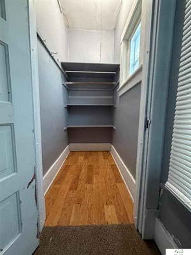 Building Photo - Spacious Home with Huge Backyard, Laundry included