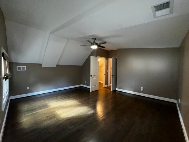 Building Photo - 564 Claymont Dr