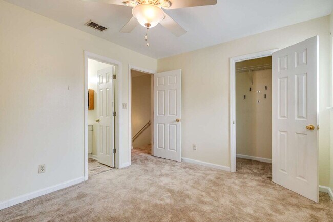 Building Photo - 1 bedroom and 1 bathroom in a 3x3 duplex STEPS AWAY FROM CAMPUS