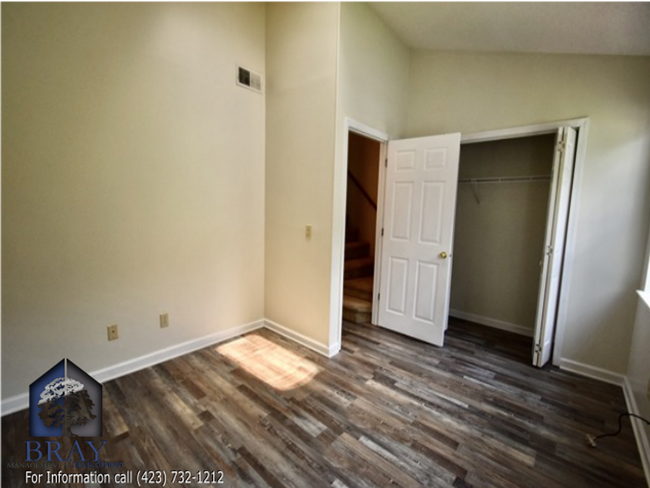 Building Photo - 3-Bedroom Townhome with Garage and Private Balcony -- Bristol
