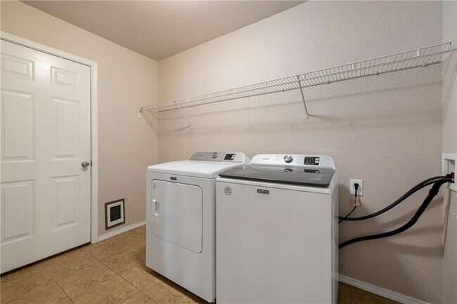 Building Photo - 5005 W Bay Ct