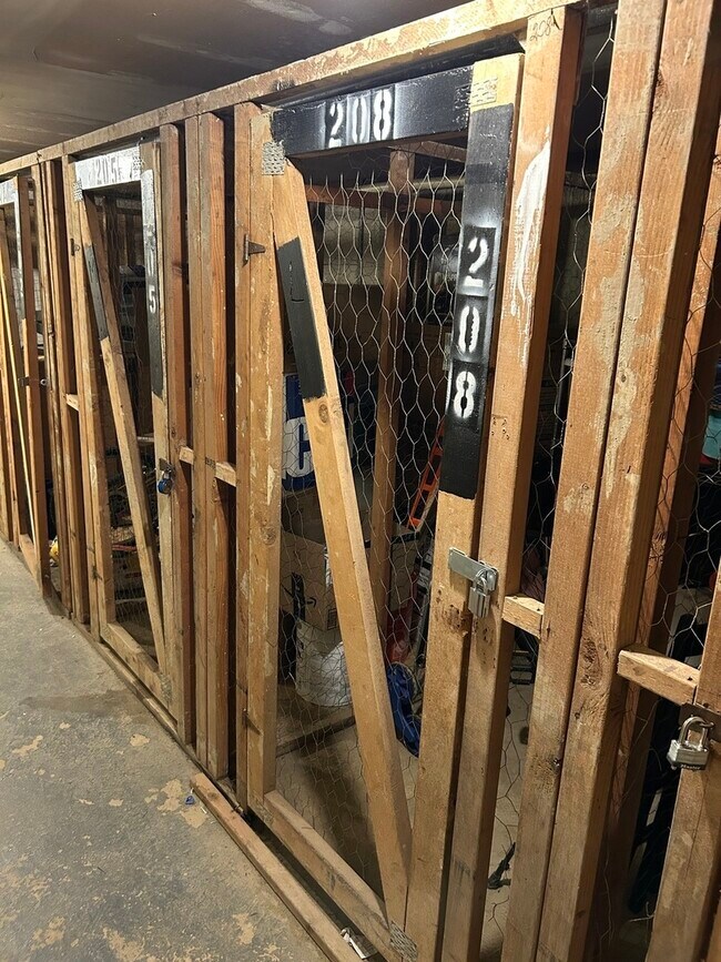 Building Photo - 9s120 Lake Dr