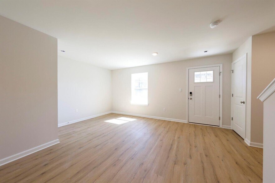 Building Photo - 23 Clementon Rd W
