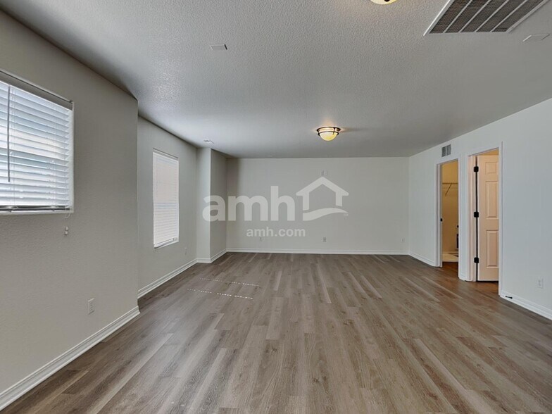 Building Photo - 3713 Winter Sun Dr