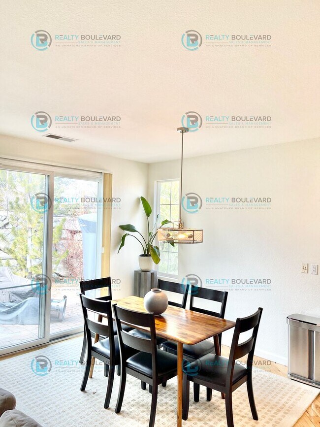 Building Photo - Beautiful 3 bedroom 2 bath house in Sommersett with access to Amenities-Including a clubhouse, re...