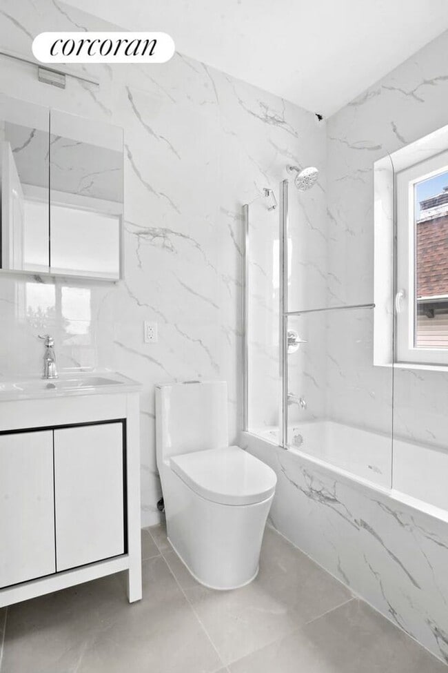 Building Photo - 576 Lenox Rd