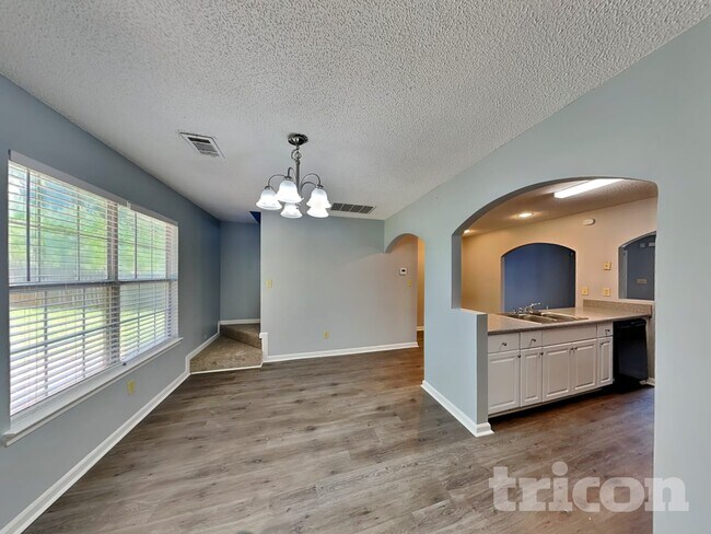 Building Photo - 6836 Saganaw Dr