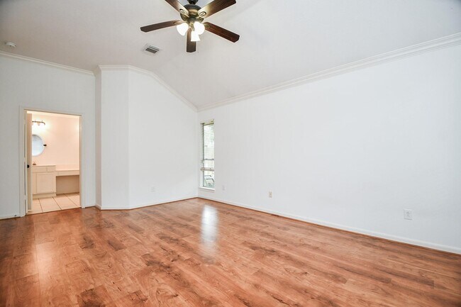 Building Photo - 535 Avery Dr