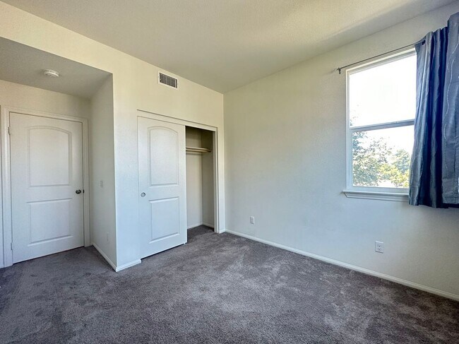 Building Photo - 4 BEDROOM HOME FOR LEASING IN RANCHO CUCAMONGA