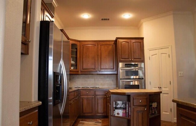 Building Photo - 20600 Highland Lake Dr