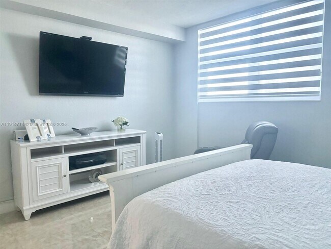 Building Photo - 3001 S Ocean Dr