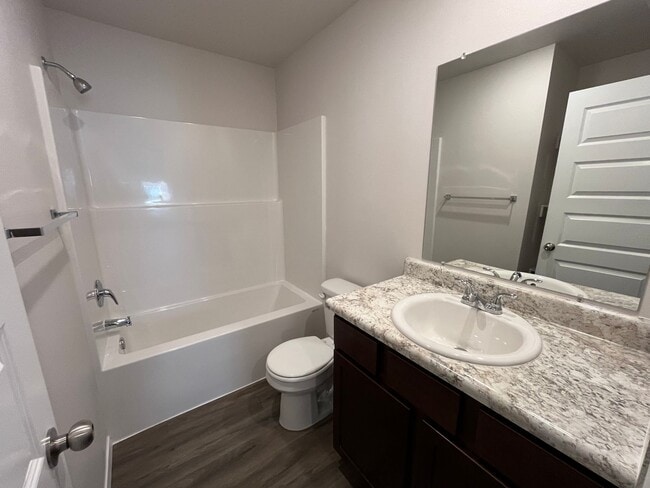 Building Photo - *Pre-leasing* NEWER Three Bedroom | Two Ba...