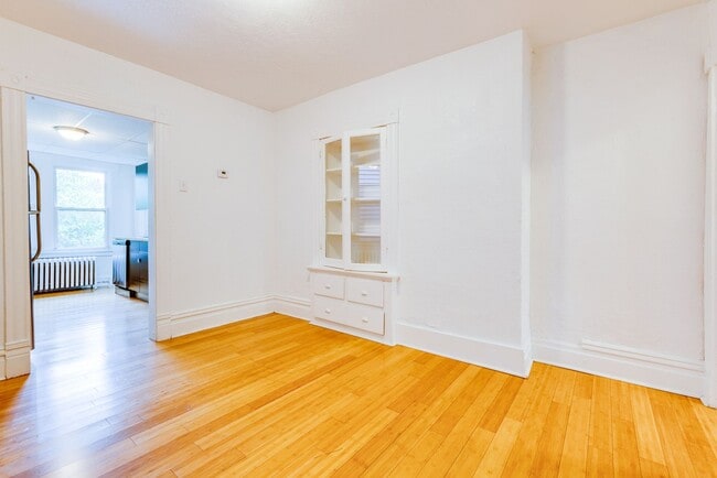 Building Photo - 406 Kingsboro St