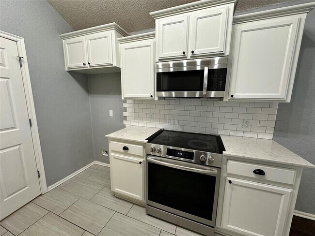 Building Photo - 6020 SE 86th St