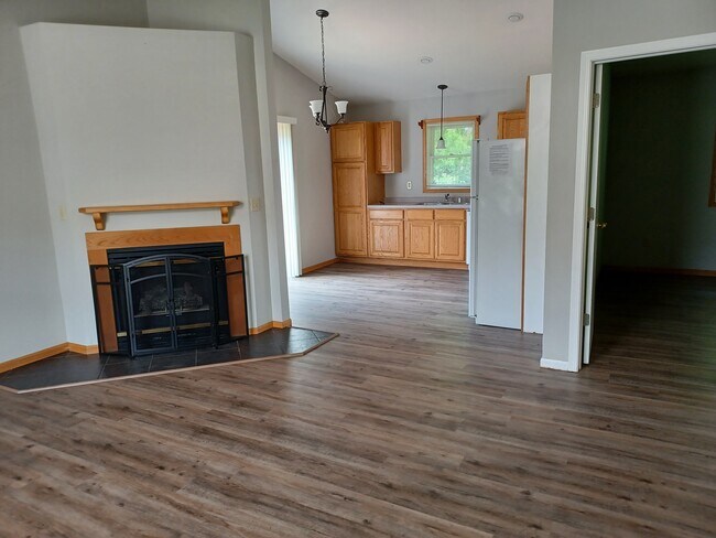 Building Photo - 130 Rhyme St