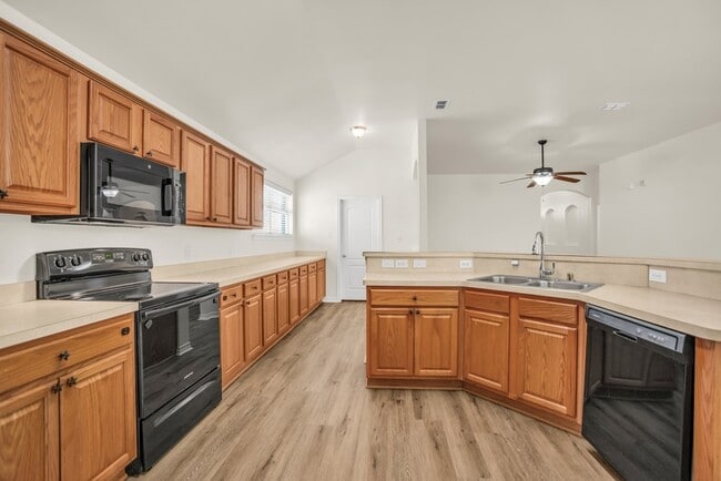 Building Photo - 2005 Ridgeview Ct