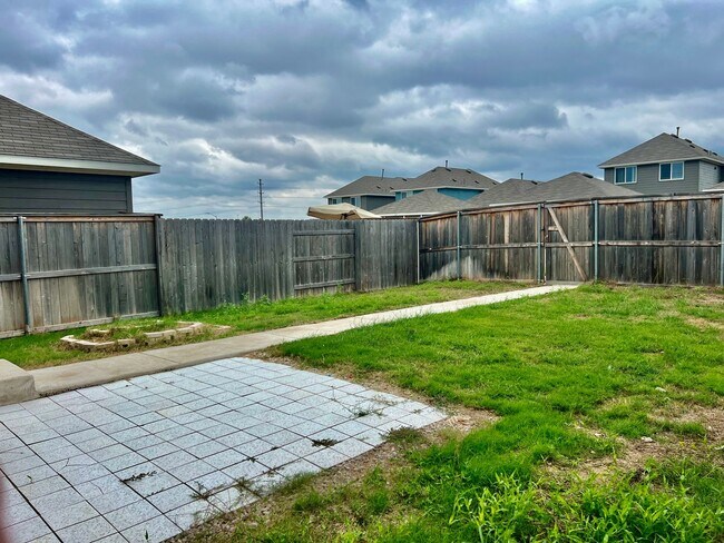 Building Photo - Newer Home in Up & Coming Neighborhood!