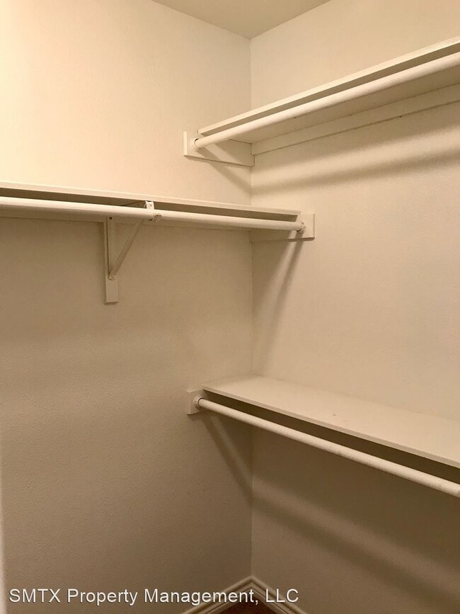 Building Photo - 1249 N LBJ Dr