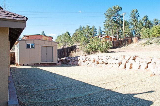 Building Photo - Fully Updated 2 Bed 1 Bath in Woodland Park!