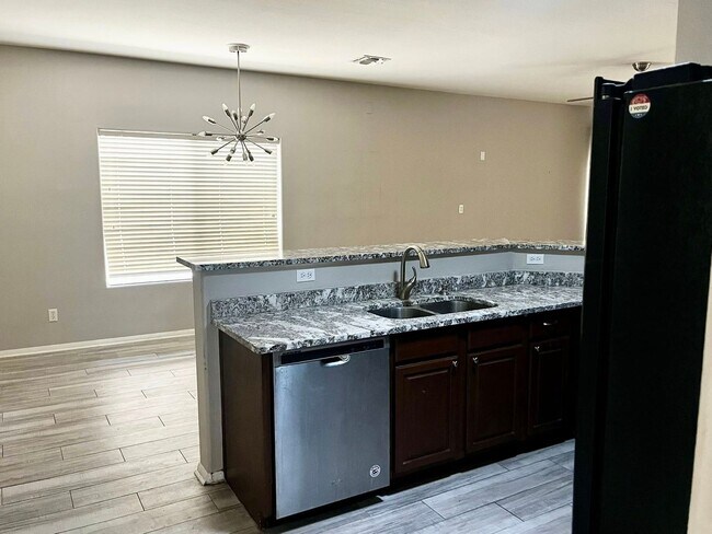 Building Photo - Remodeled Gilbert home