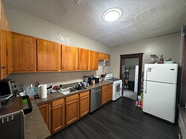 Building Photo - 2661 Bellevue Ave