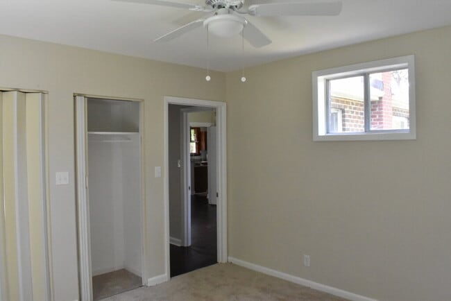 Building Photo - 3 BR, 2 BA West End Rancher