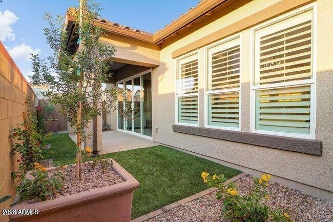 Building Photo - 1255 N Arizona Ave