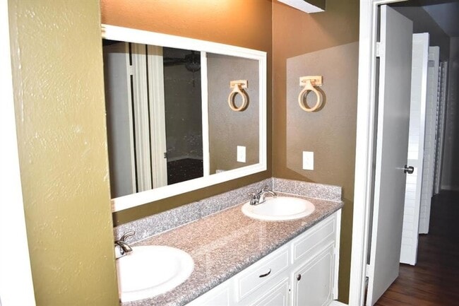 Building Photo - 3515 Hidden Pines Dr