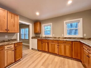 Building Photo - 297 W Larch Ave