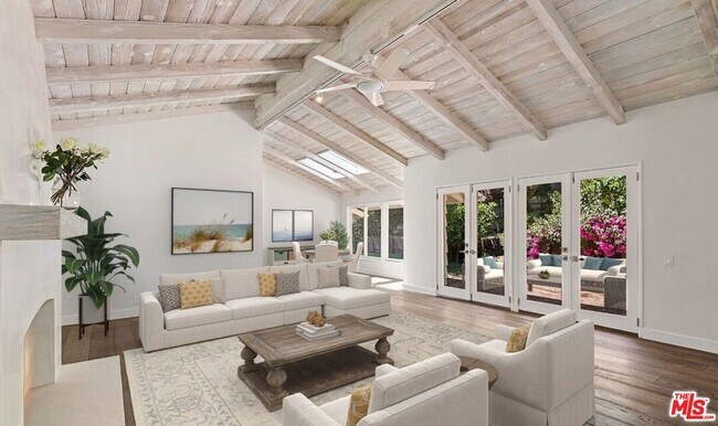 Building Photo - 3933 Mandeville Canyon Rd
