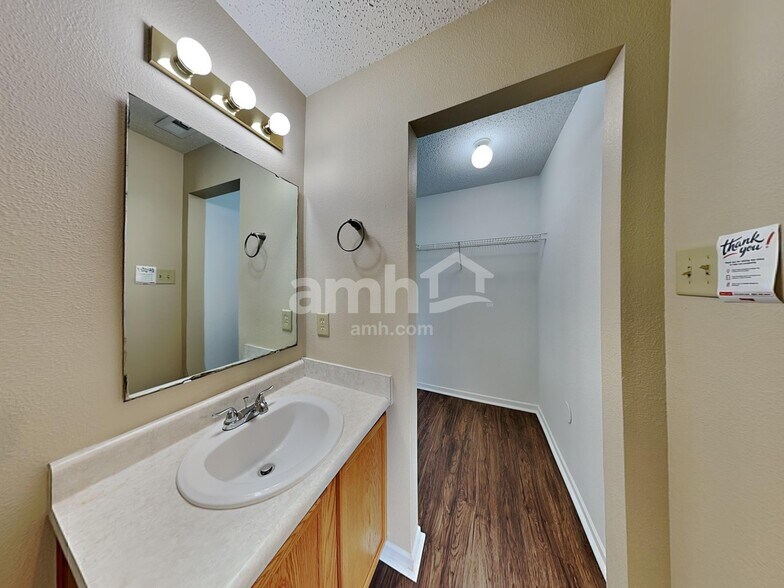 Building Photo - 10767 Wymm Ln