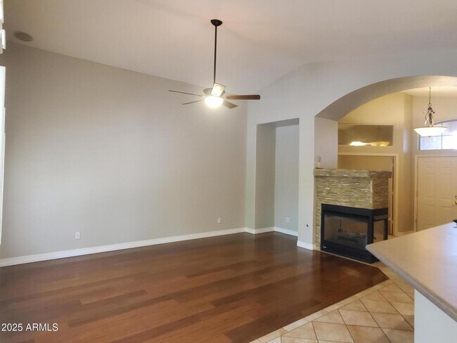Building Photo - 2880 S Tumbleweed Ln
